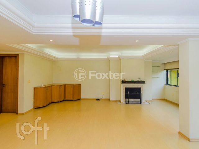 Apartamento com 137m², 3 dormitórios, 1 suíte, 2 vagas, Petrópolis em Porto Alegre