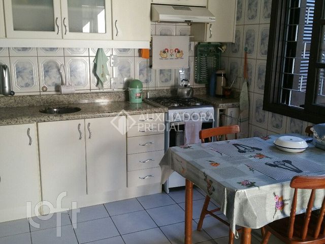 Casa com 230m², 3 dormitórios, 1 suíte, 3 vagas, Cristo Redentor em Porto Alegre