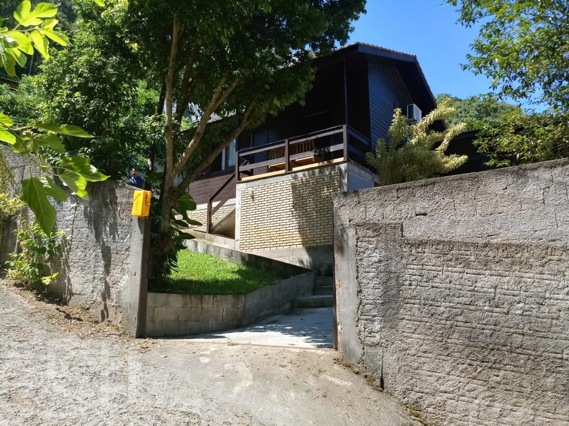 Casa Residencial com 98m², 2 quartos, 2 garagens, no bairro Rio tavares central em Florianópolis