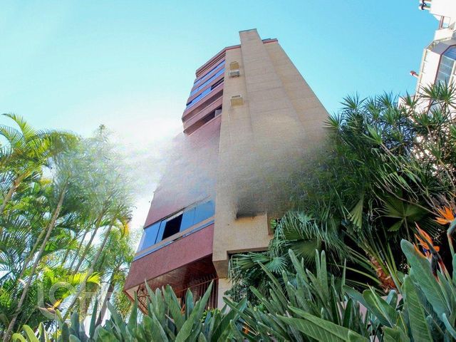 Apartamento com 172m², 3 dormitórios, 1 suíte, 2 vagas, Rio Branco em Porto Alegre