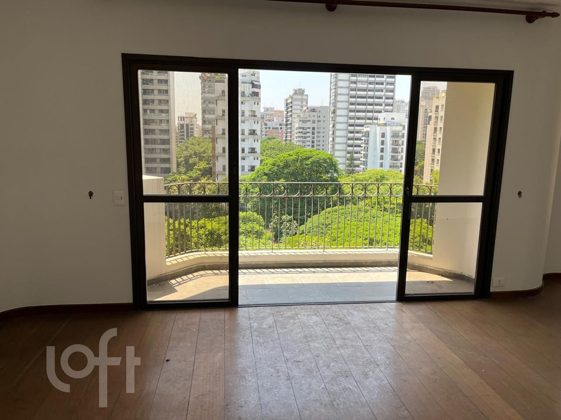 Apartamento à venda com 3 quartos, 145m² - Foto 1