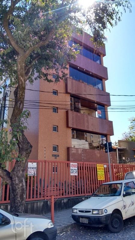 Apartamento à venda com 3 quartos, 144m² - Foto 2