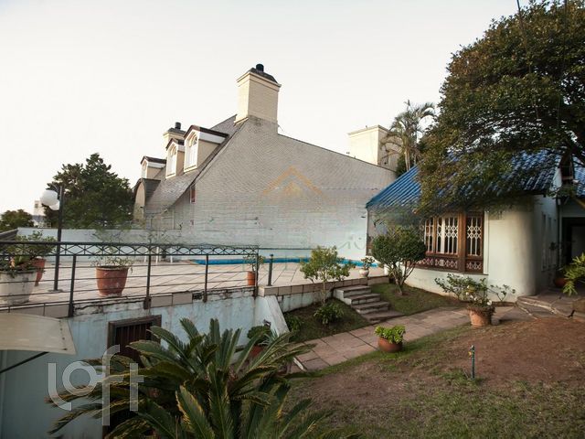 Casa com 300m², 5 dormitórios, 5 suítes, 4 vagas, Três Figueiras em Porto Alegre