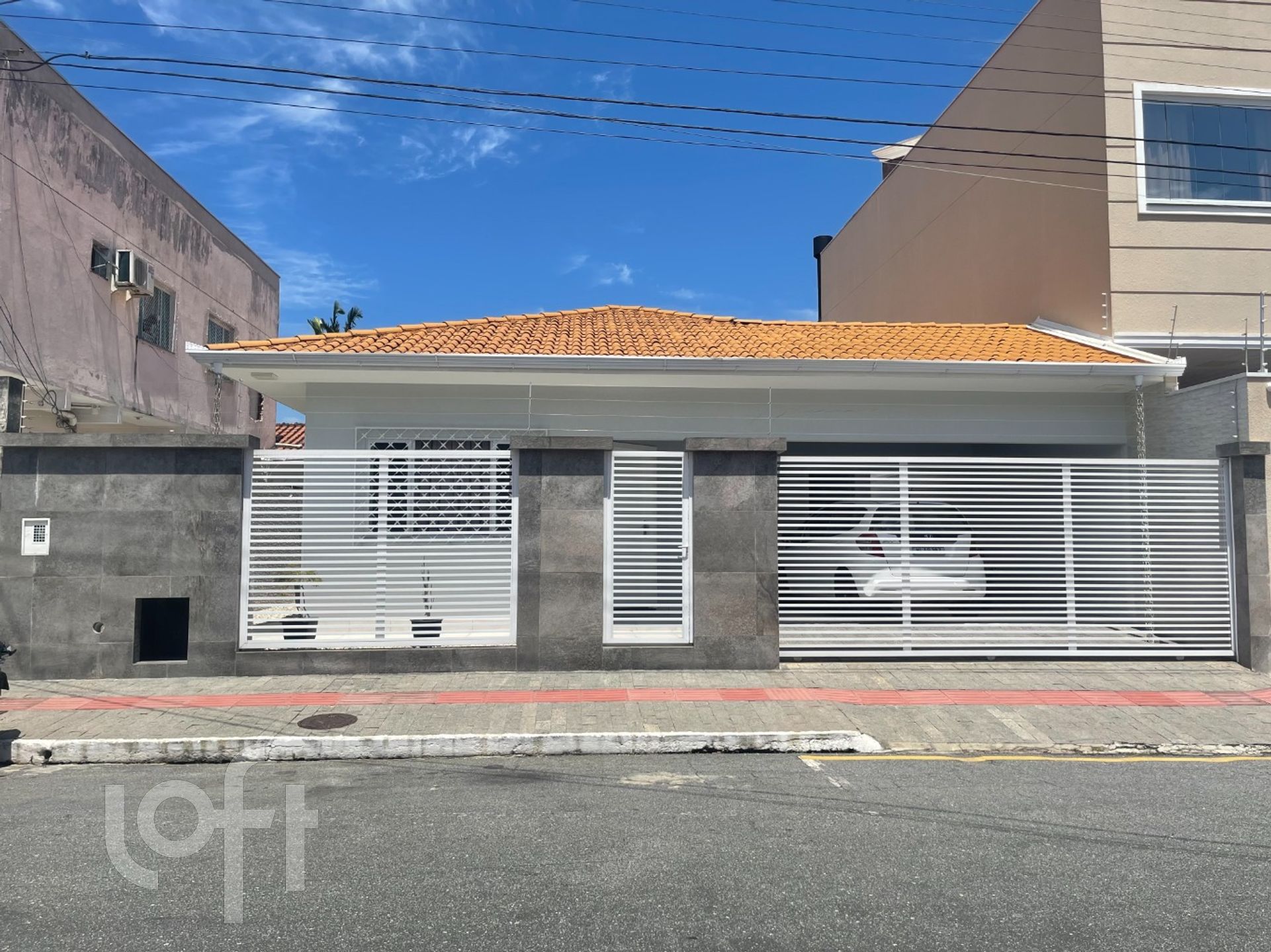 Casa à venda em Centro com 126 m², 3 quartos, 1 suíte, 2 vagas