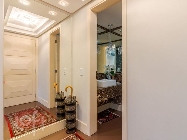 Apartamento com 174m², 3 dormitórios, 1 suíte, 2 vagas, Moinhos de Vento em Porto Alegre