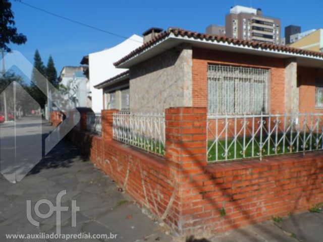 Casa com 247m², 3 dormitórios, 1 suíte, 5 vagas, Menino Deus em Porto Alegre