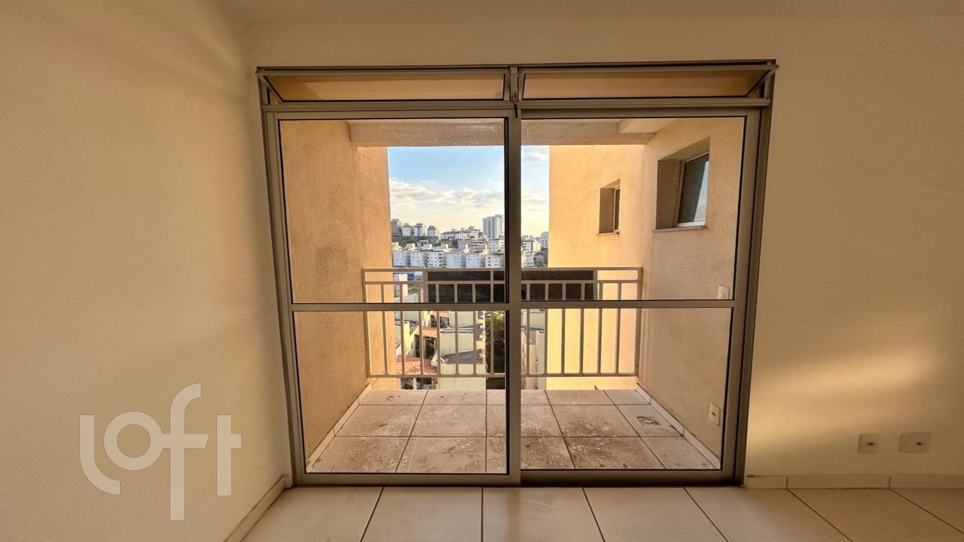 Apartamento à venda com 3 quartos, 71m² - Foto 2