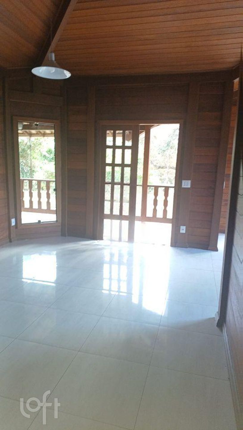 Casa à venda com 3 quartos, 140m² - Foto 1