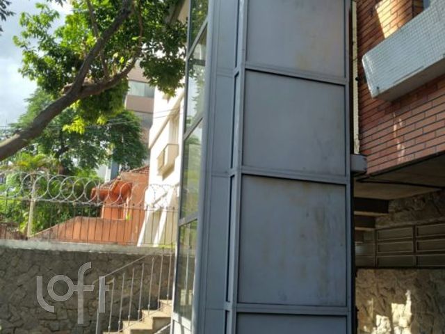 Casa com 450m², 3 dormitórios, 1 suíte, 2 vagas, Petrópolis em Porto Alegre