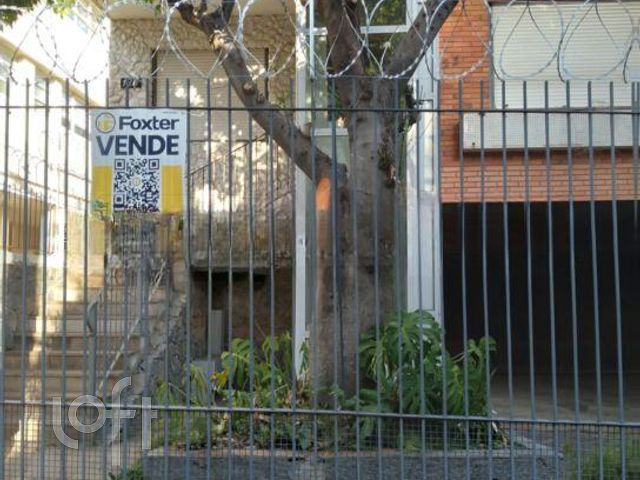 Casa com 450m², 3 dormitórios, 1 suíte, 2 vagas, Petrópolis em Porto Alegre