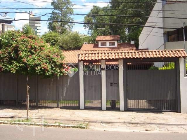Casa com 143m², 3 dormitórios, 2 suítes, 3 vagas, Higienópolis em Porto Alegre