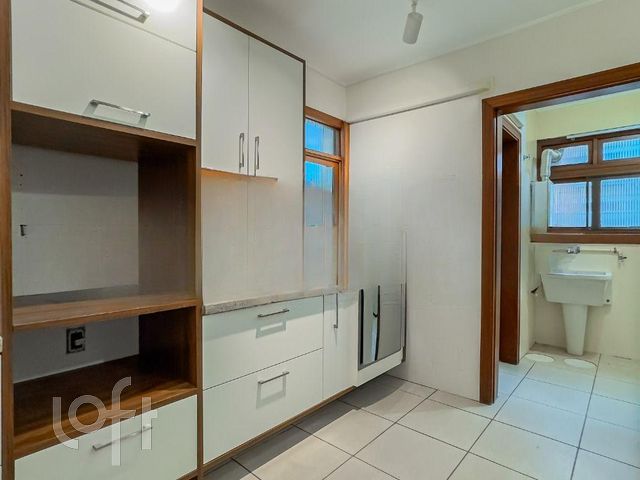 Apartamento com 199m², 3 dormitórios, 1 suíte, 2 vagas, Auxiliadora em Porto Alegre