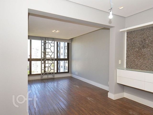 Apartamento com 73m², 2 dormitórios, 1 suíte, 2 vagas, Petrópolis em Porto Alegre