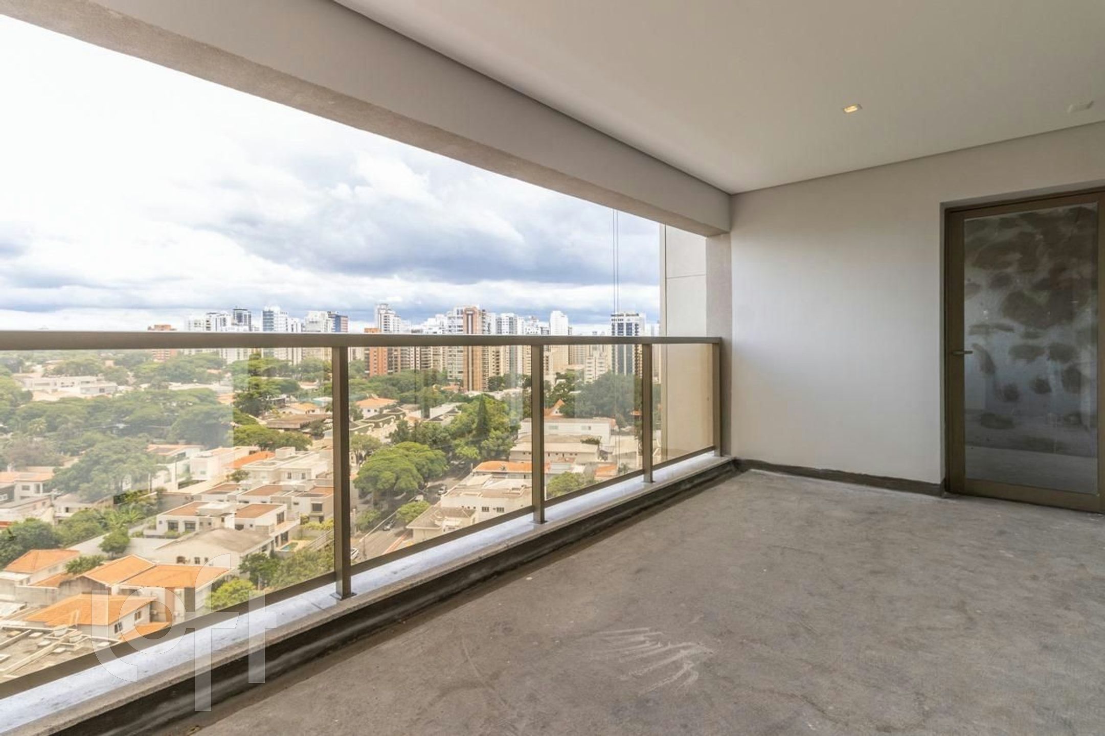 Apartamento à venda com 4 quartos, 230m² - Foto 4