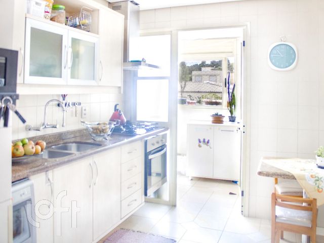 Apartamento com 130m², 3 dormitórios, 1 suíte, Higienópolis em Porto Alegre