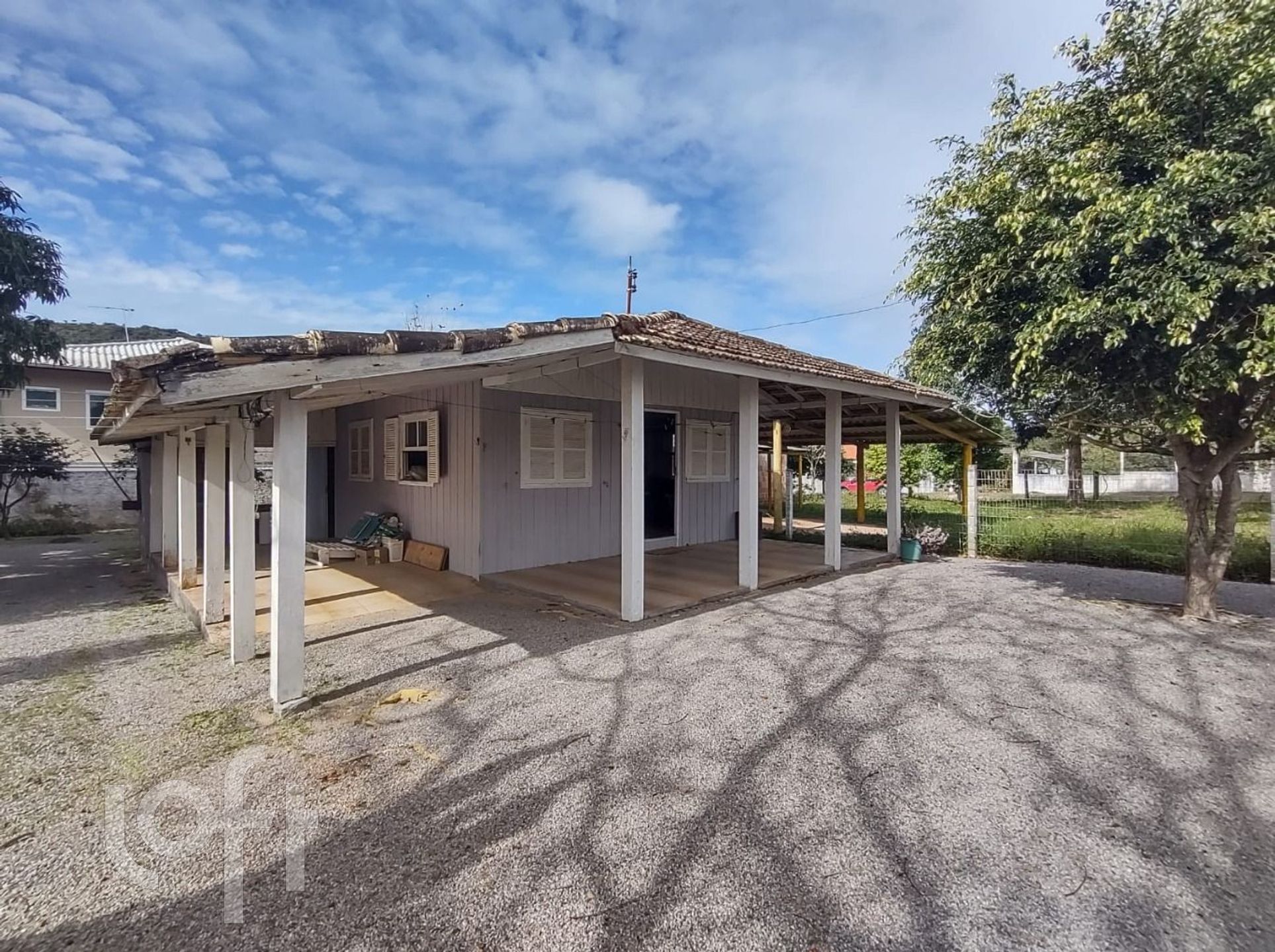 Casa à venda em Pinheira com 384 m², 2 quartos, 3 vagas