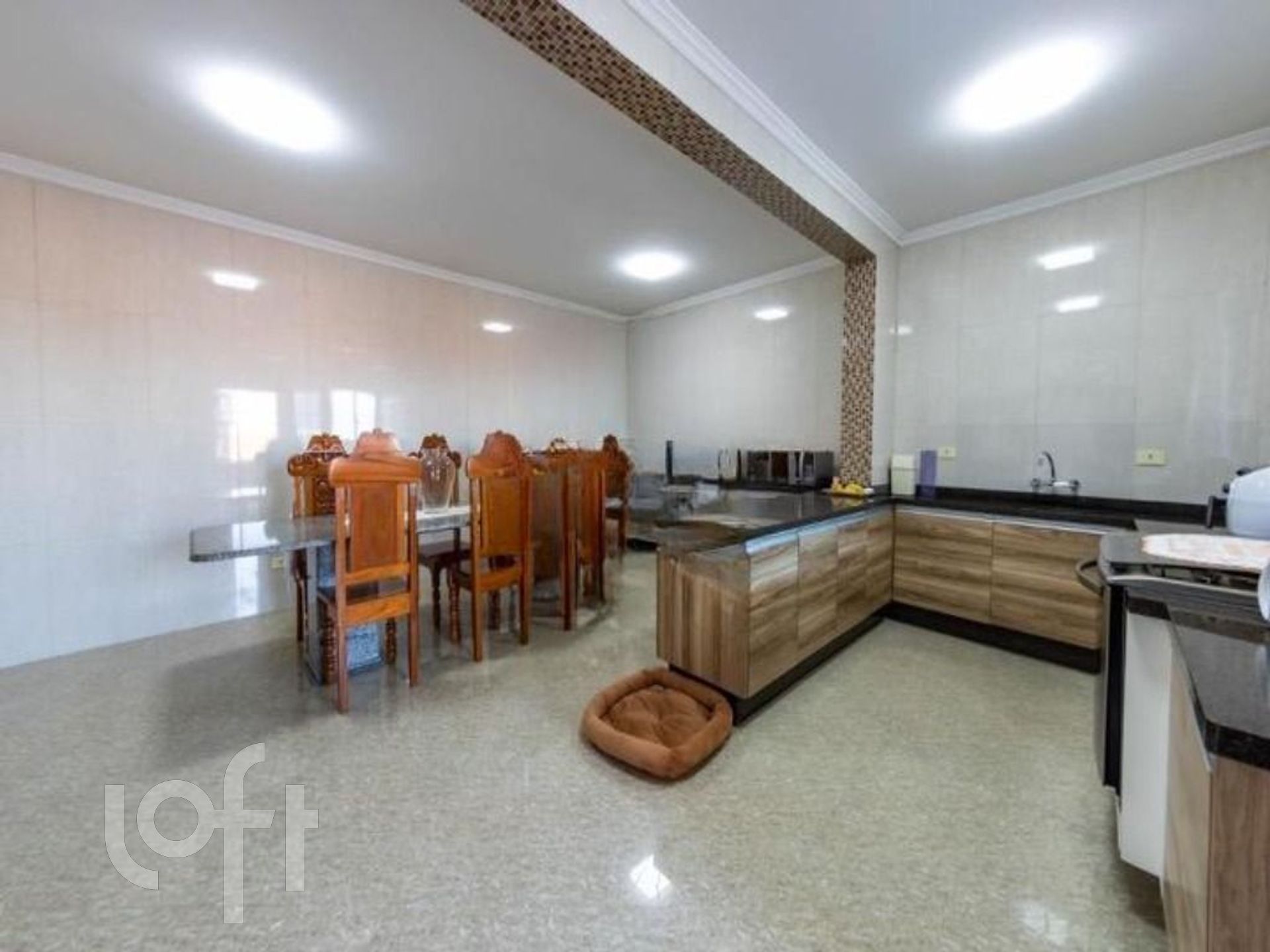 Casa à venda com 4 quartos, 300m² - Foto 1