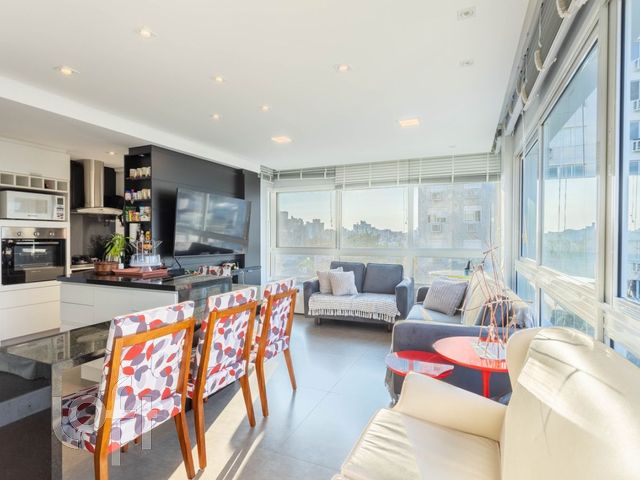 Apartamento com 76m², 3 dormitórios, 1 suíte, 2 vagas, Jardim Botânico em Porto Alegre