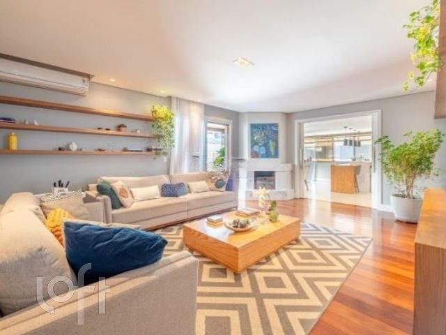 Apartamento com 172m², 3 dormitórios, 1 suíte, 2 vagas, Petrópolis em Porto Alegre