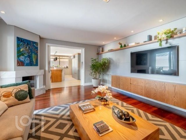 Apartamento com 172m², 3 dormitórios, 1 suíte, 2 vagas, Petrópolis em Porto Alegre