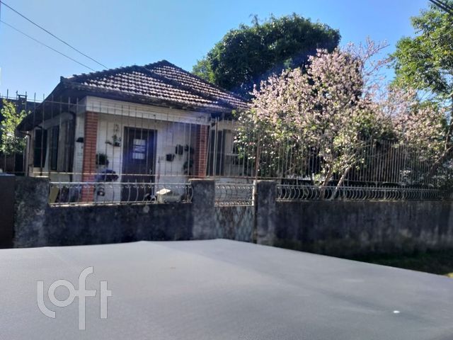 Casa com 330m², 3 dormitórios, 1 vaga, Vila Ipiranga em Porto Alegre