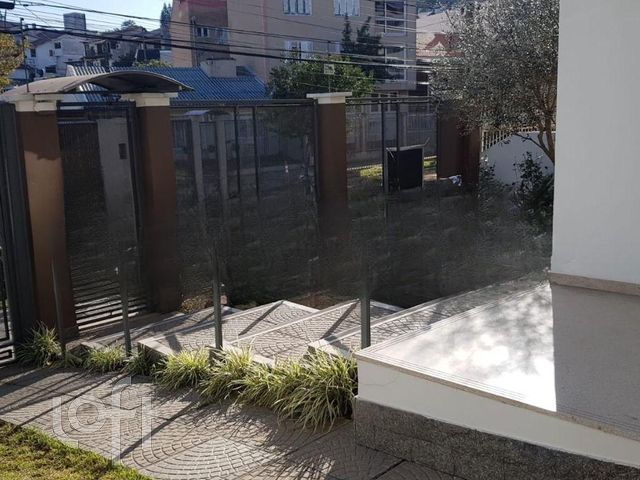 Casa com 379m², 4 dormitórios, 4 suítes, 8 vagas, Chácara das Pedras em Porto Alegre