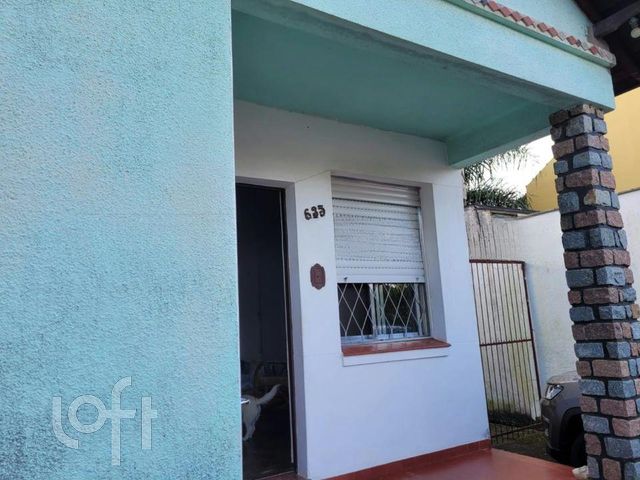 Casa com 110m², 2 dormitórios, 4 vagas, Vila Ipiranga em Porto Alegre