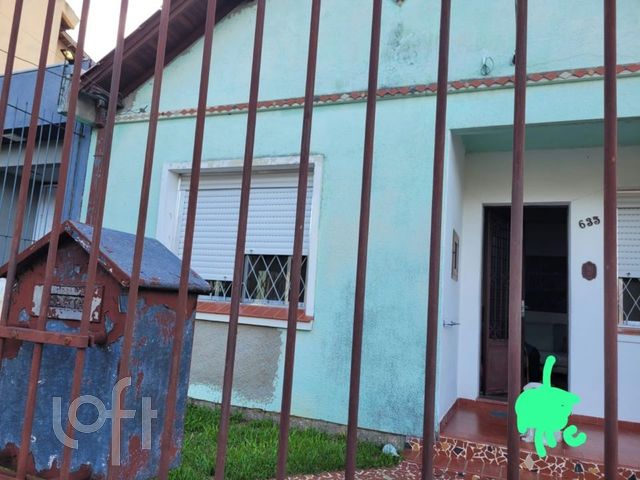 Casa com 110m², 2 dormitórios, 4 vagas, Vila Ipiranga em Porto Alegre