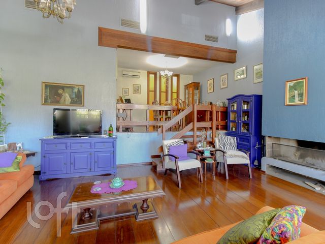 Casa com 344m², 3 dormitórios, 1 suíte, 4 vagas, Chácara das Pedras em Porto Alegre