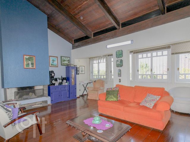 Casa com 344m², 3 dormitórios, 1 suíte, 4 vagas, Chácara das Pedras em Porto Alegre