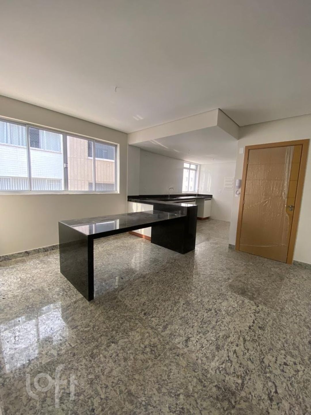 Apartamento à venda com 2 quartos, 74m² - Foto 1