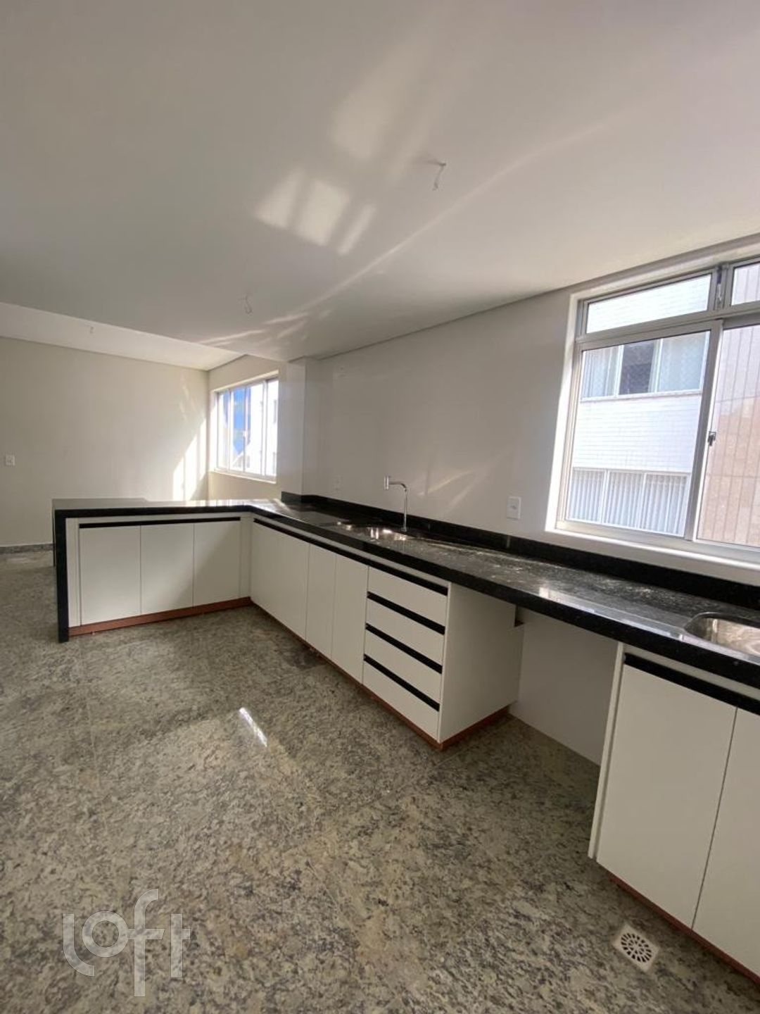 Apartamento à venda com 2 quartos, 74m² - Foto 5