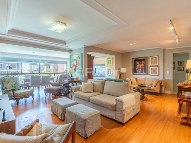 Apartamento com 159m², 3 dormitórios, 1 suíte, 2 vagas, Bela Vista em Porto Alegre