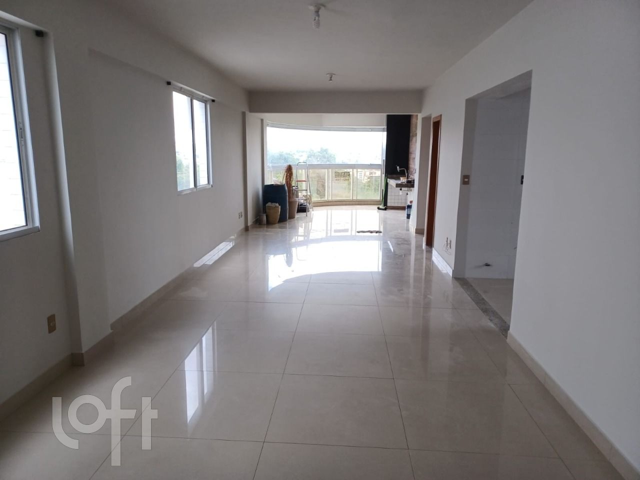 Apartamento à venda com 4 quartos, 162m² - Foto 1