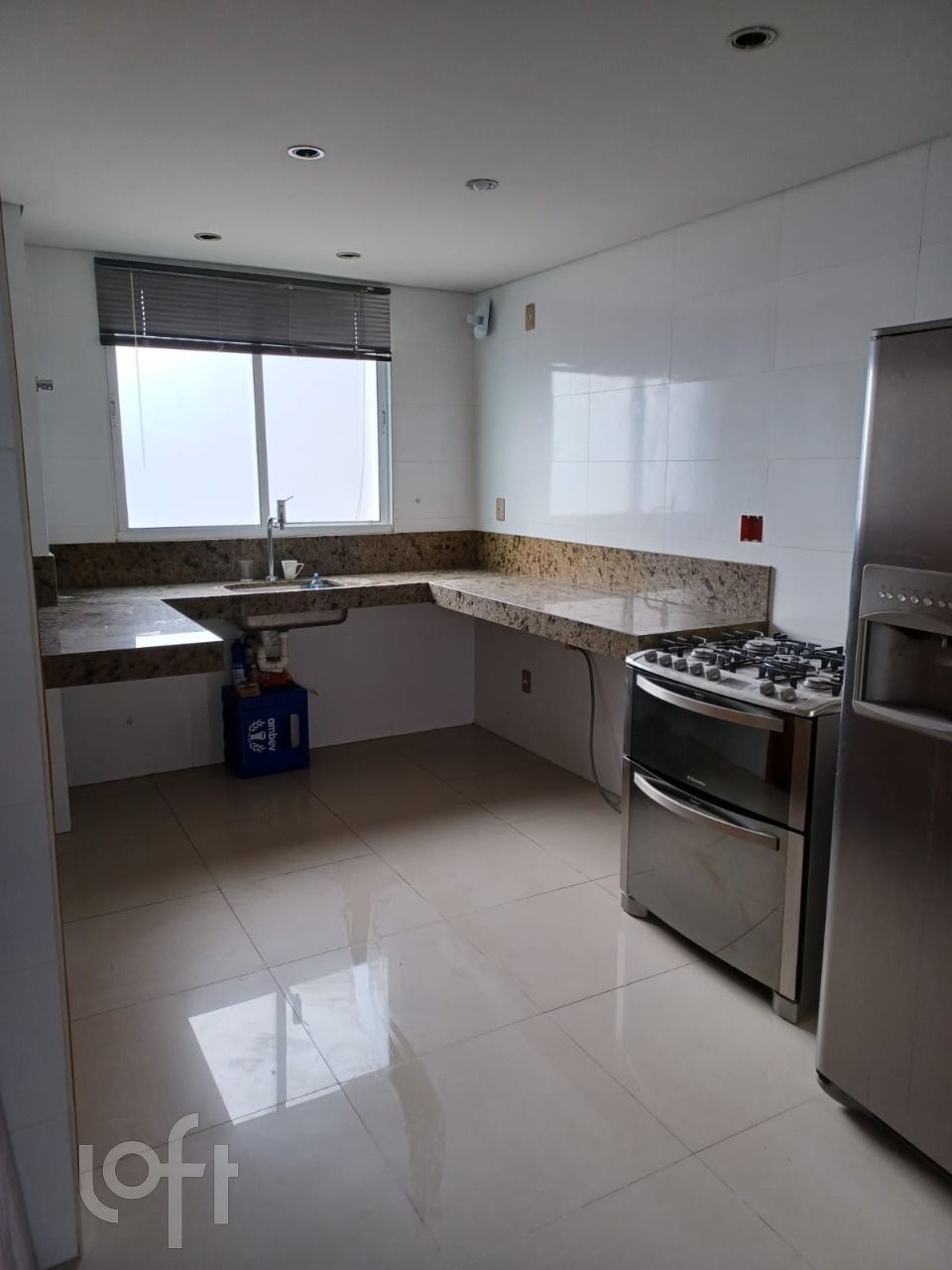 Apartamento à venda com 4 quartos, 162m² - Foto 2