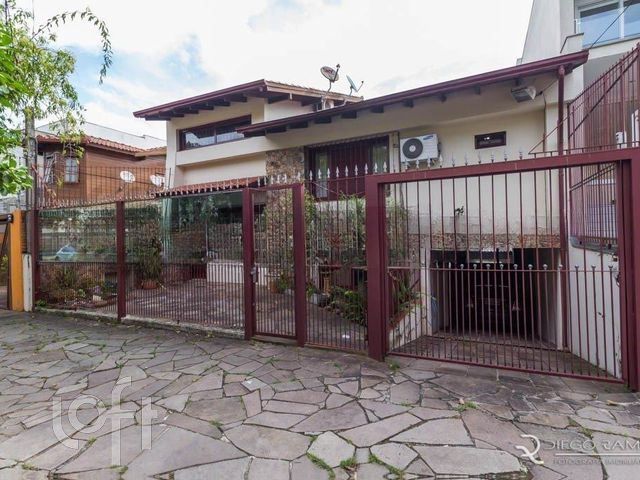 Casa com 396m², 4 dormitórios, 2 suítes, 5 vagas, Chácara das Pedras em Porto Alegre