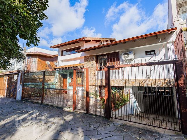 Casa com 396m², 4 dormitórios, 2 suítes, 5 vagas, Chácara das Pedras em Porto Alegre