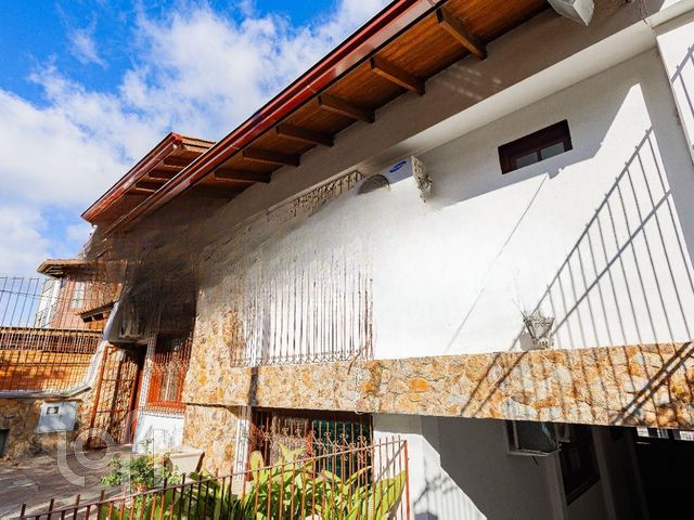 Casa com 396m², 4 dormitórios, 2 suítes, 5 vagas, Chácara das Pedras em Porto Alegre