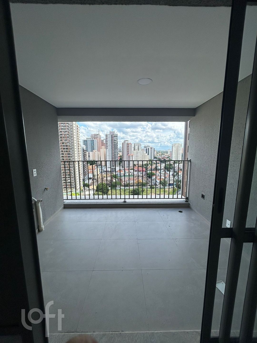 Apartamento à venda com 2 quartos, 68m² - Foto 2