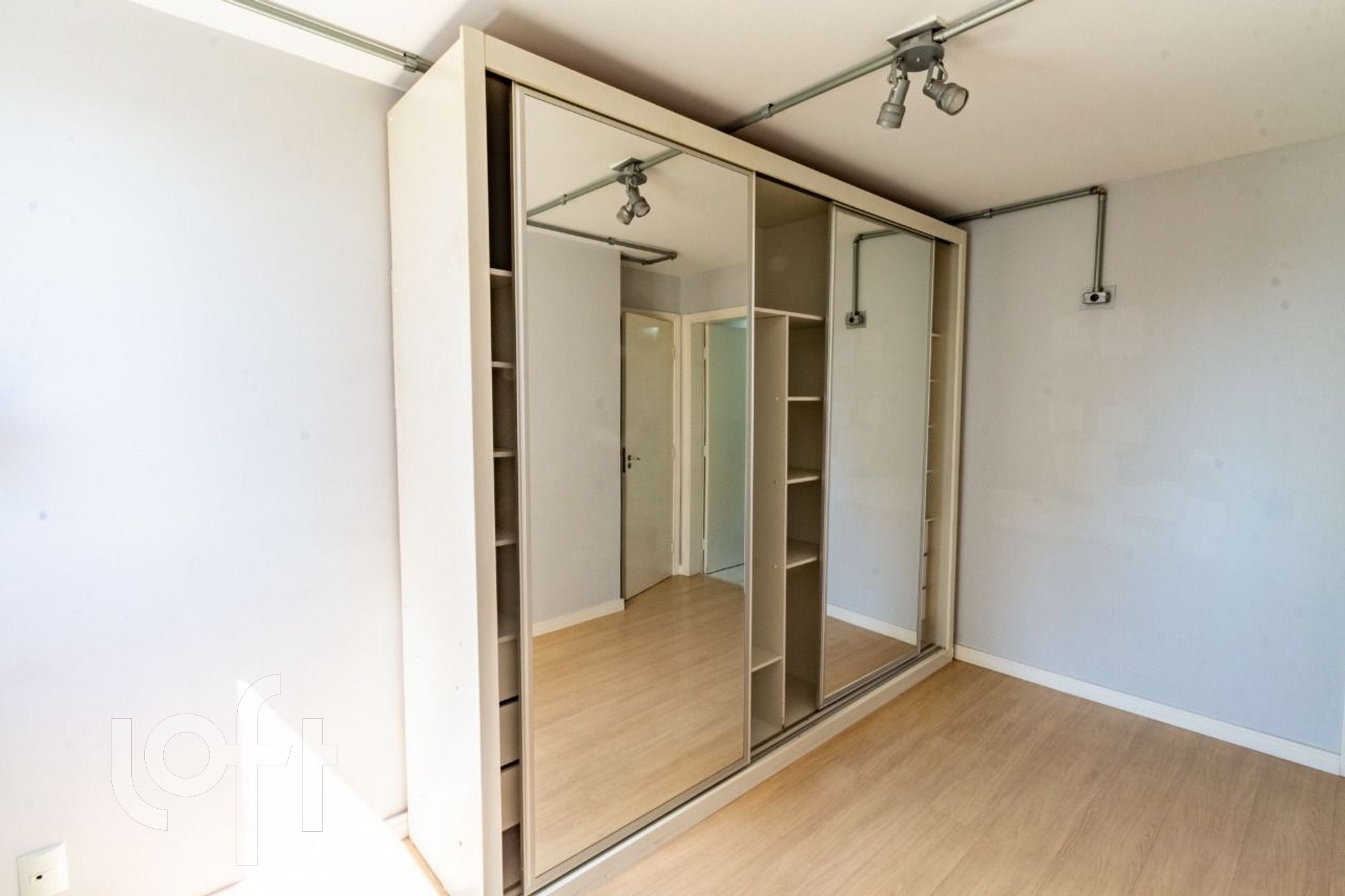 Apartamento à venda com 1 quarto, 60m² - Foto 9