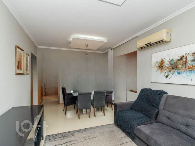Apartamento com 100m², 3 dormitórios, 1 suíte, 2 vagas, Petrópolis em Porto Alegre