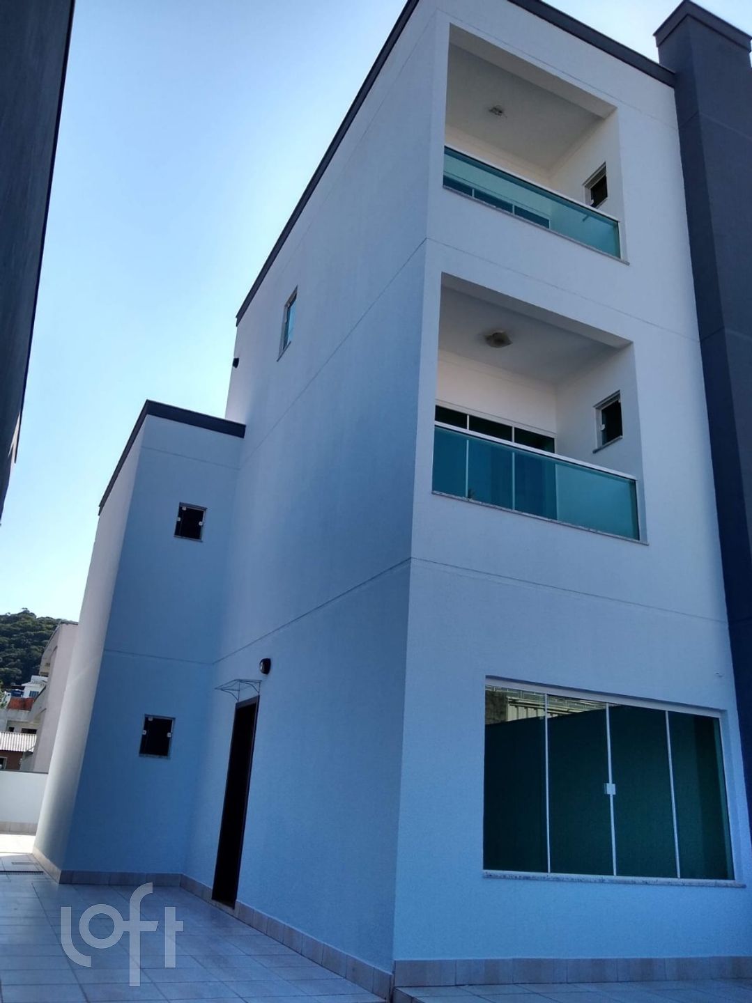 Casa Residencial com 130m², 3 quartos, 3 suítes, 3 garagens, no bairro Ariribá em Balneário Camboriú