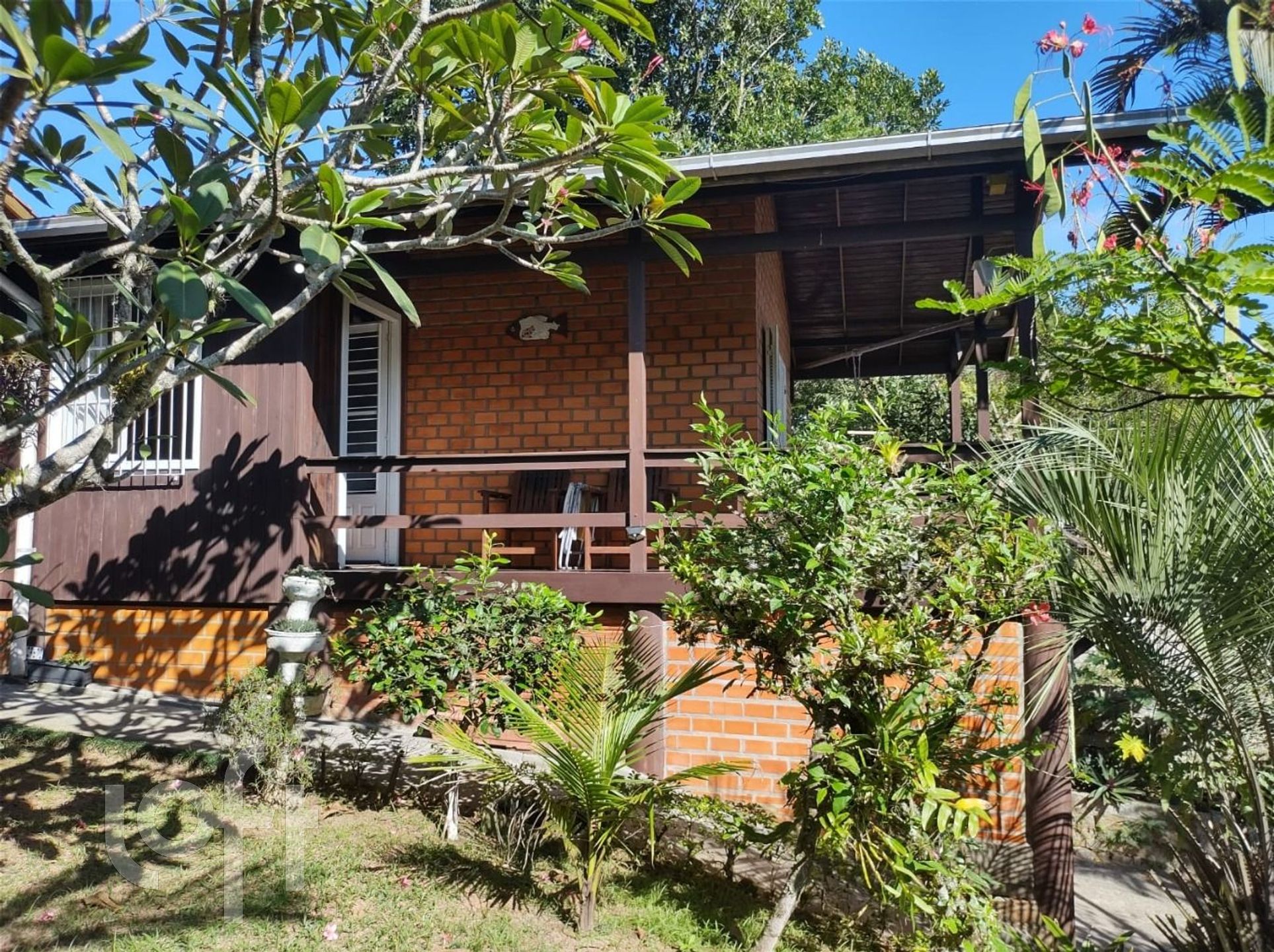 Casa à venda em Pinheira com 151 m², 2 quartos, 1 suíte, 2 vagas