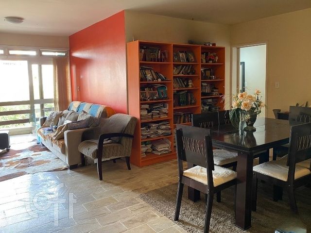 Apartamento com 110m², 3 dormitórios, 1 suíte, 1 vaga, Auxiliadora em Porto Alegre