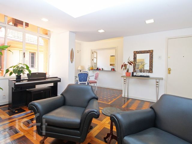 Apartamento com 108m², 2 dormitórios, 2 suítes, Independência em Porto Alegre