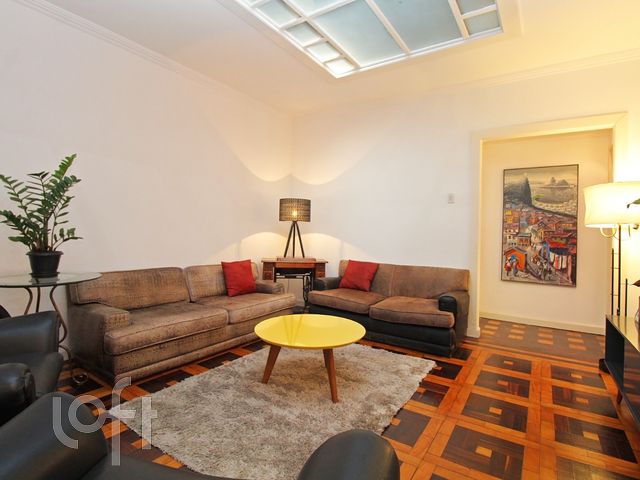Apartamento com 108m², 2 dormitórios, 2 suítes, Independência em Porto Alegre