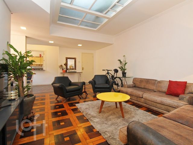 Apartamento com 108m², 2 dormitórios, 2 suítes, Independência em Porto Alegre