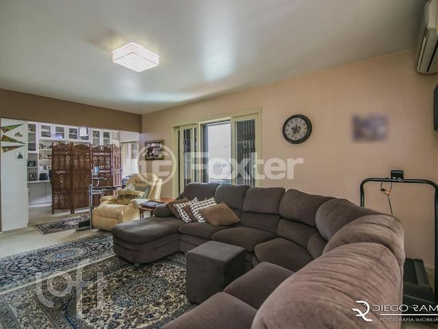 Apartamento com 192m², 3 dormitórios, 1 suíte, 2 vagas, Petrópolis em Porto Alegre