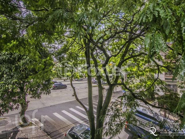 Apartamento com 192m², 3 dormitórios, 1 suíte, 2 vagas, Petrópolis em Porto Alegre