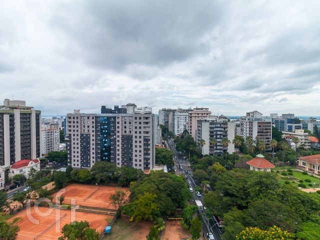 Apartamento com 80m², 2 dormitórios, 1 suíte, 2 vagas, Moinhos de Vento em Porto Alegre